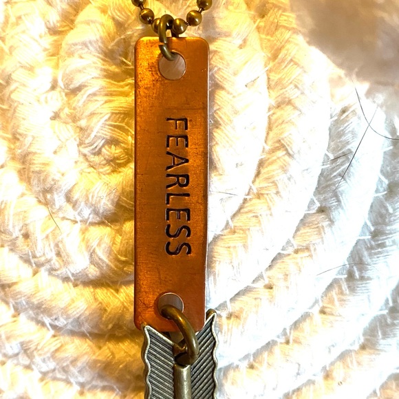 “Fearless” Arrow Necklace NWT - Picture 2 of 7